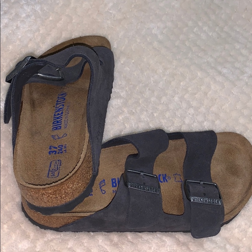 SOLD Birkenstock’s Arizona Soft Footbed - Picture 3 of 5